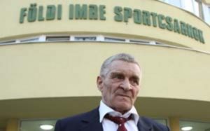 Eddig a nevét viselte, mostantól az emlékét őrzi a tatabányai sportcsarnok