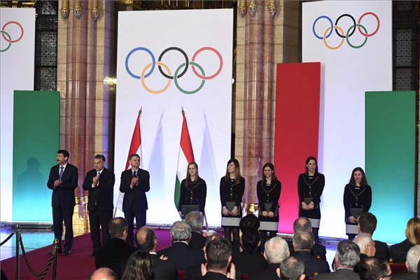 Read more about the article Állami kitüntetésben részesültek a phjongcshangi téli olimpia magyar hősei